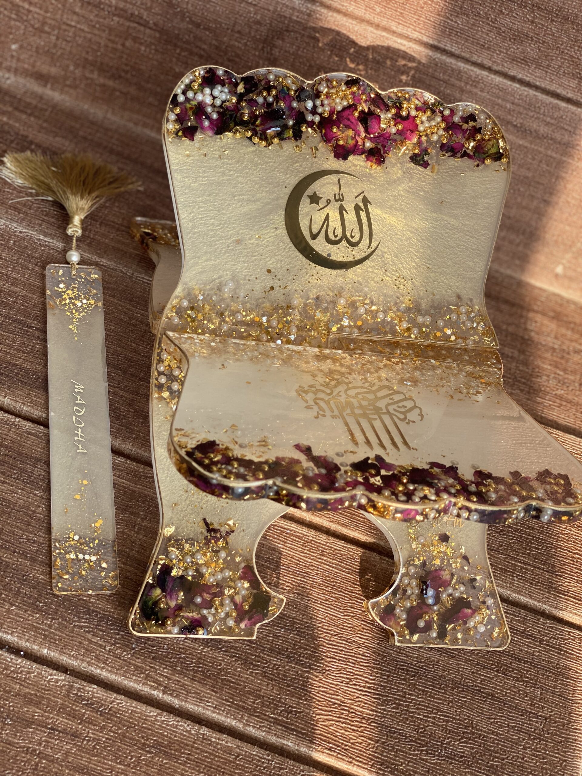 Gold with Rose petals